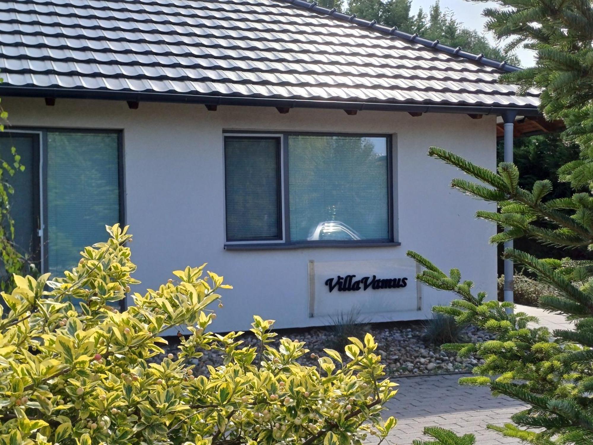 Villa Vamus Vendeg- Es Rendezvenyhaz Vámosszabadi Dış mekan fotoğraf
